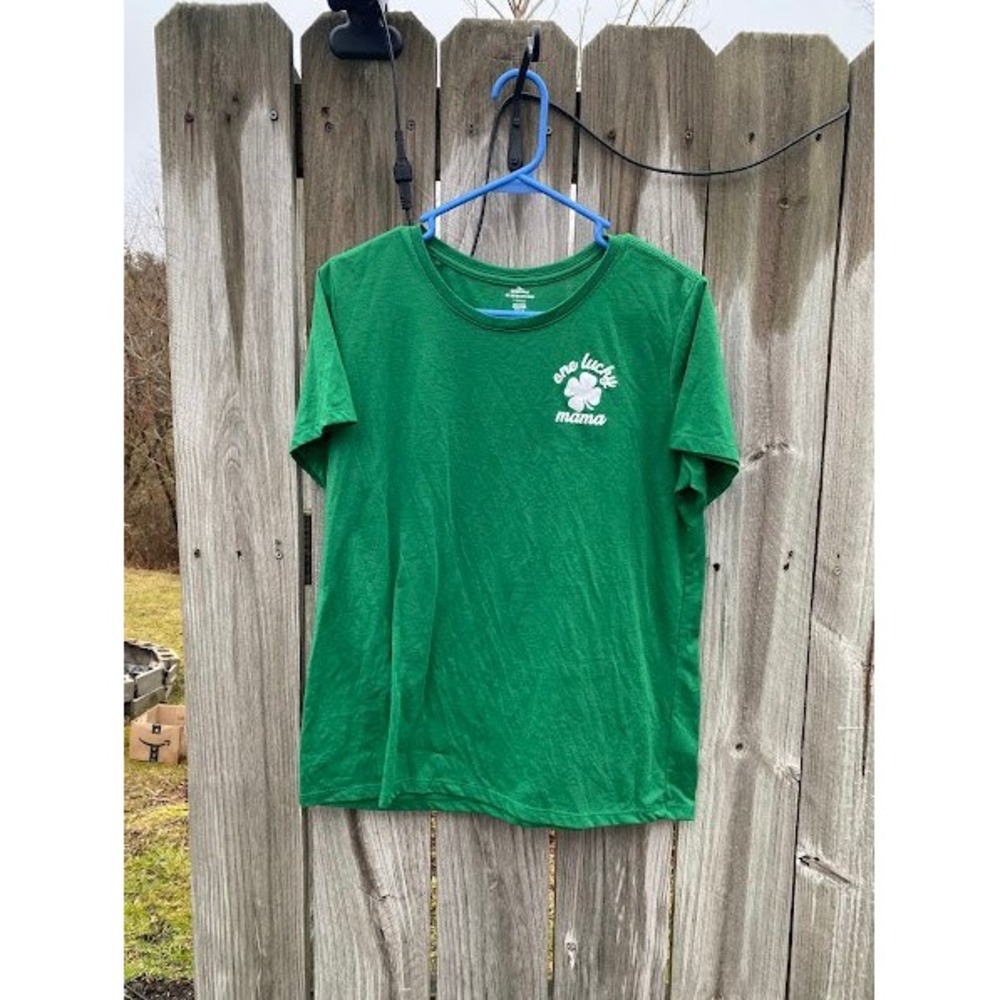 Way to Celebrate St Patricks Day One Lucky Mama‎ Green Graphic T-Shirt Womens L